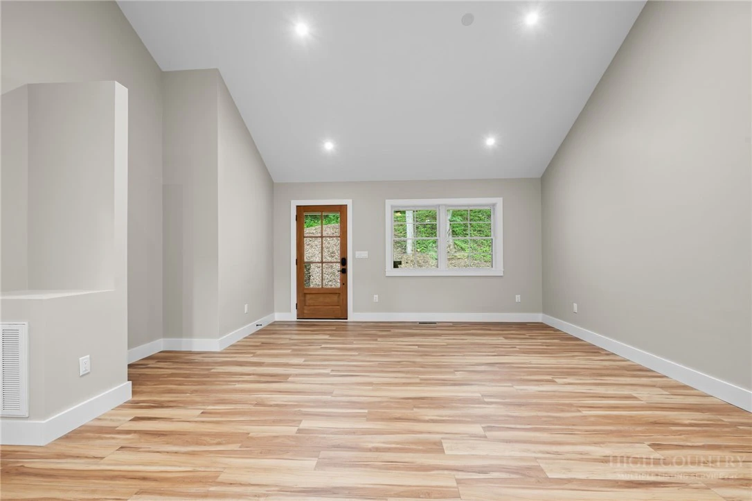 Image number 10 for the current listing