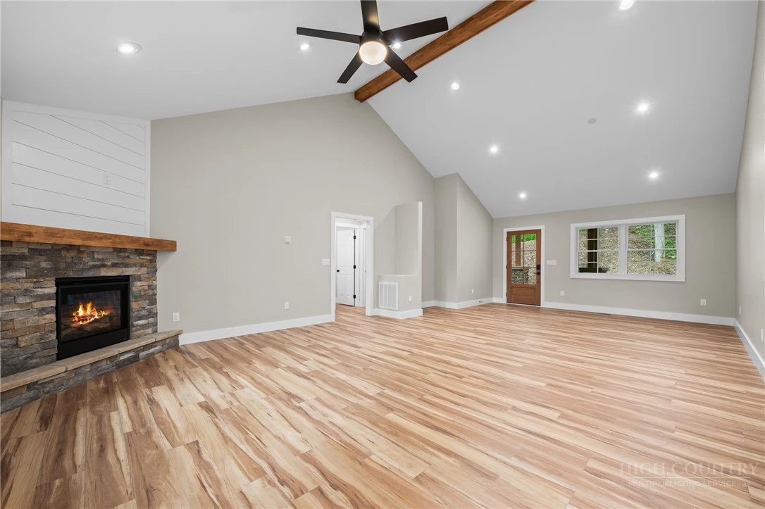 Image number 11 for the current listing