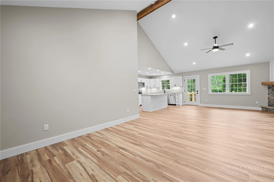 Image number 12 for the current listing