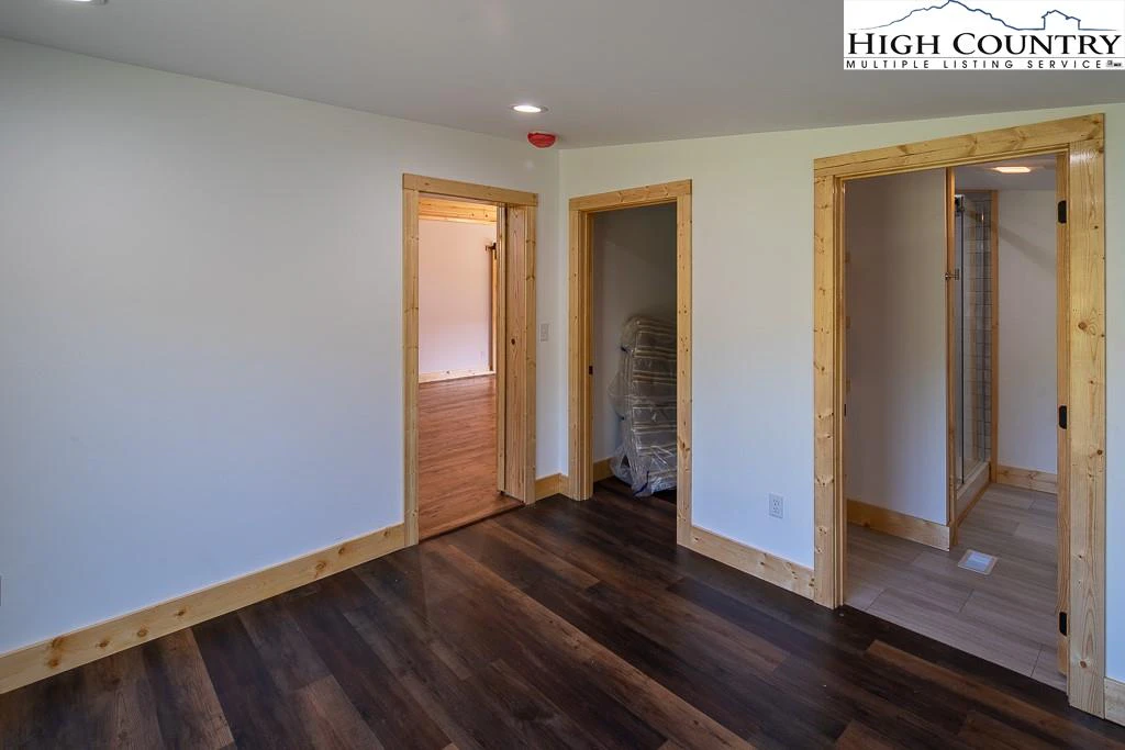 Image number 6 for the current listing