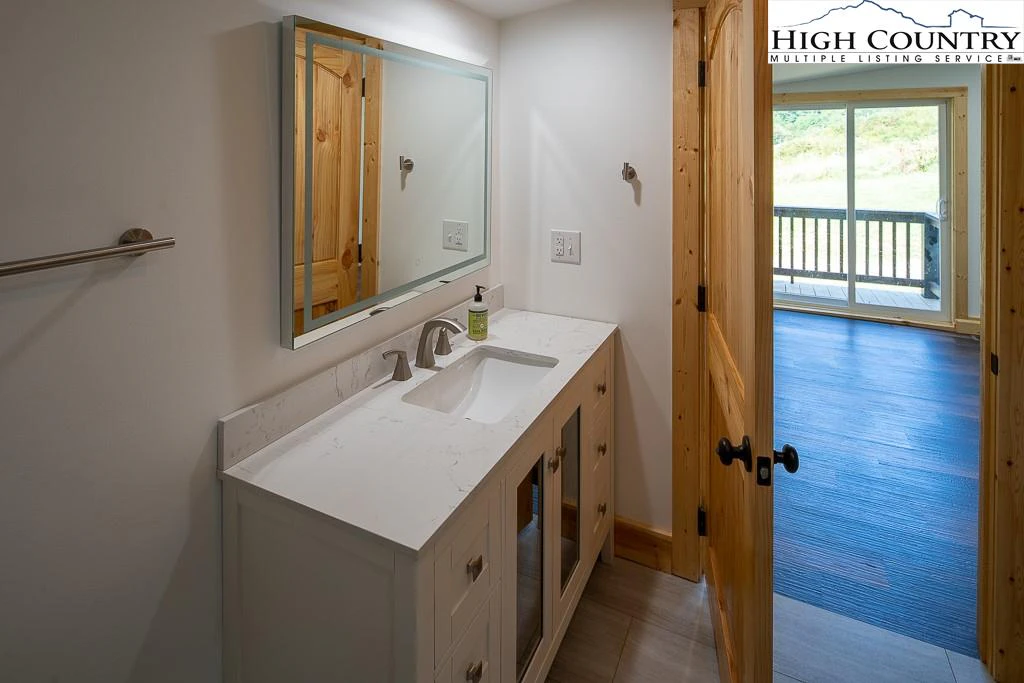 Image number 7 for the current listing