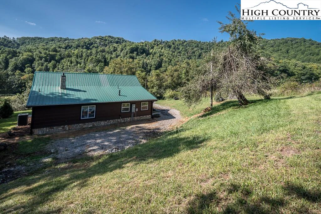Image number 15 for the current listing