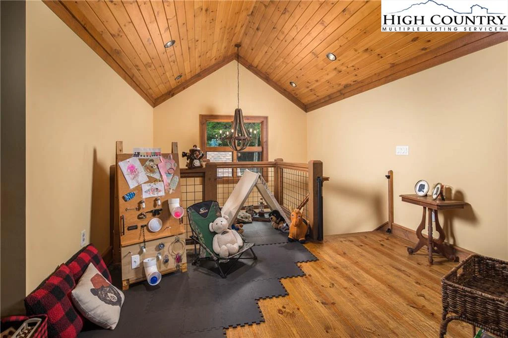 Image number 10 for the current listing