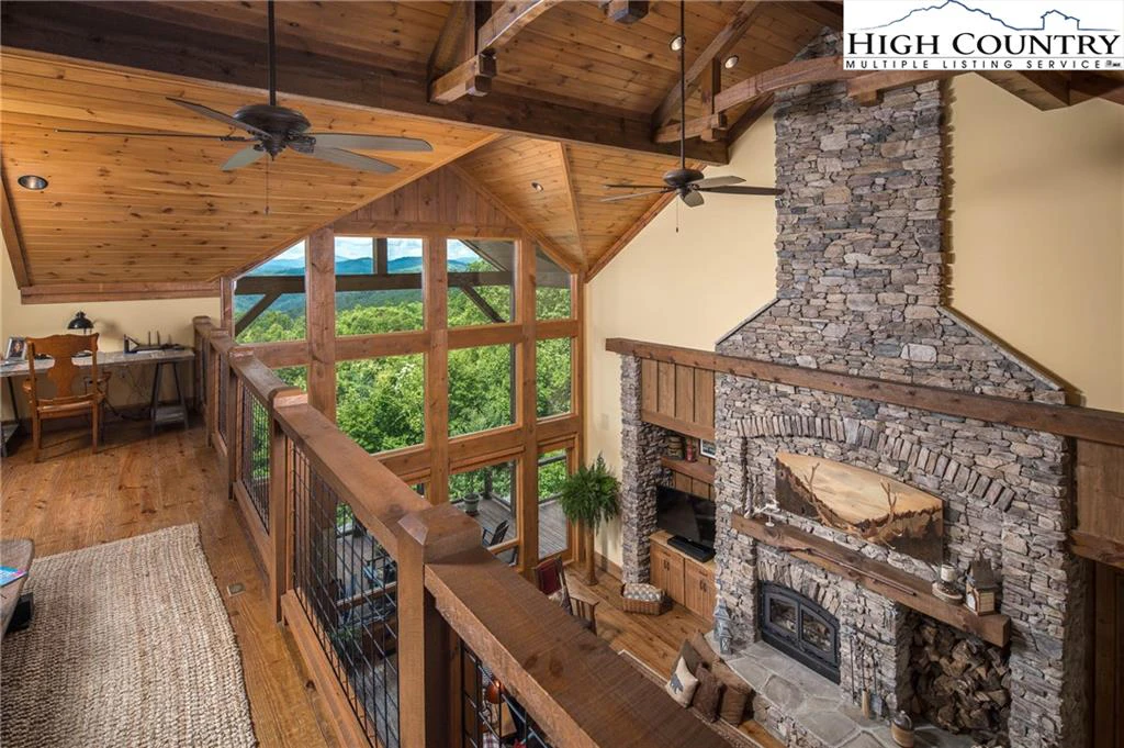 Image number 11 for the current listing