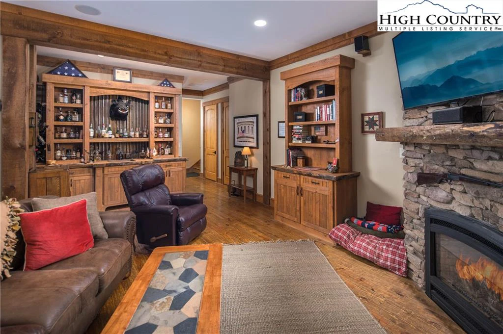 Image number 12 for the current listing
