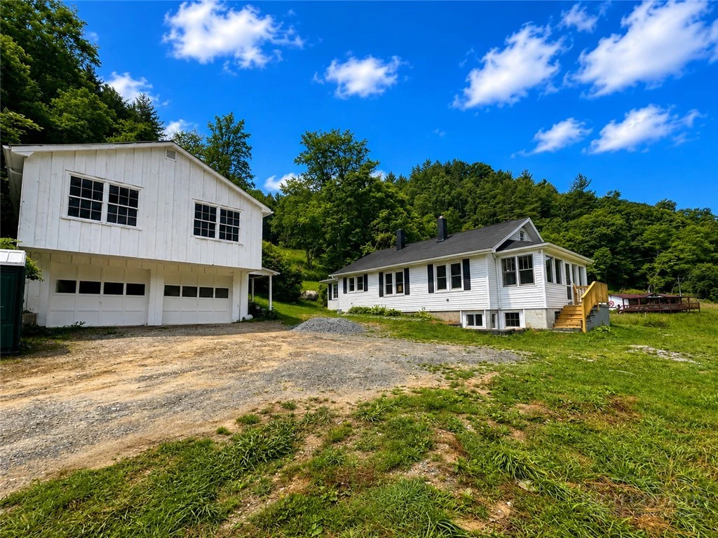 Image number 1 for the current listing