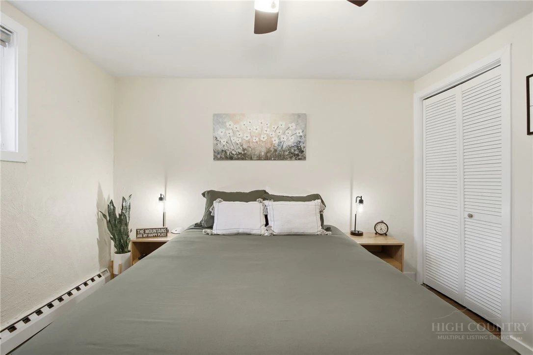Image number 8 for the current listing