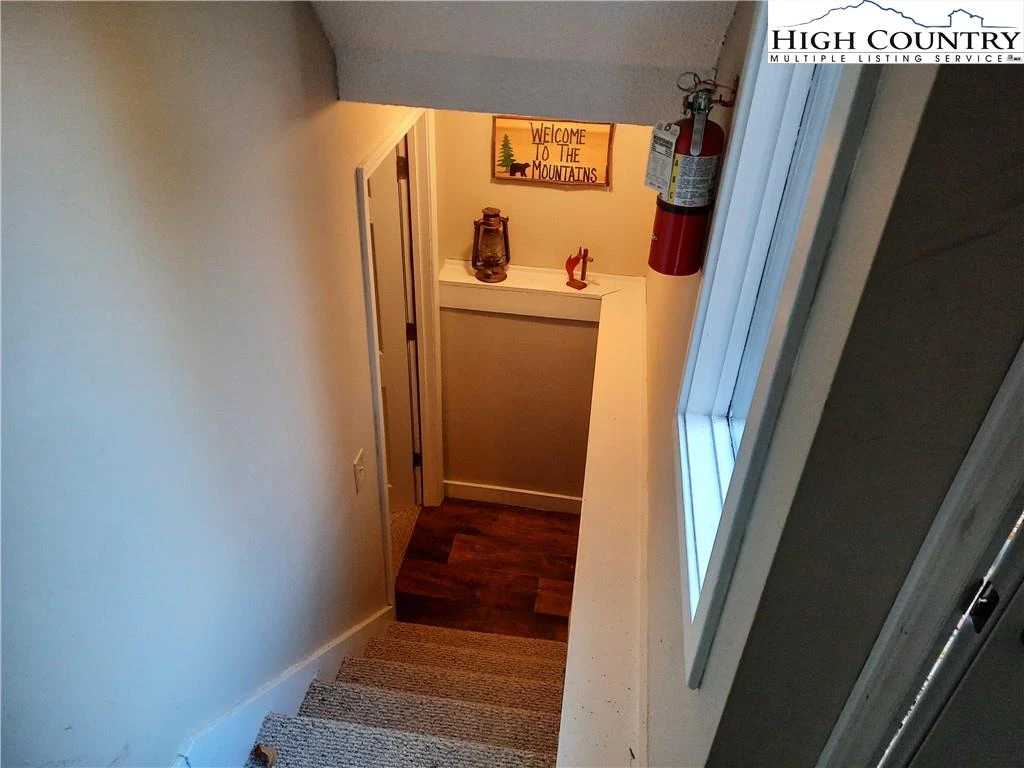 Image number 21 for the current listing