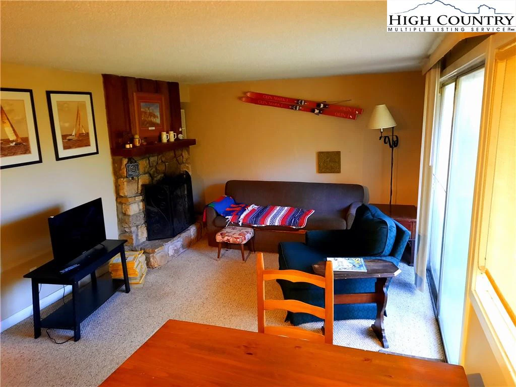 Image number 17 for the current listing