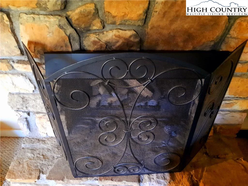 Image number 16 for the current listing