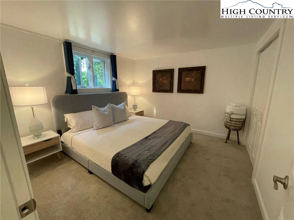 Image number 6 for the current listing