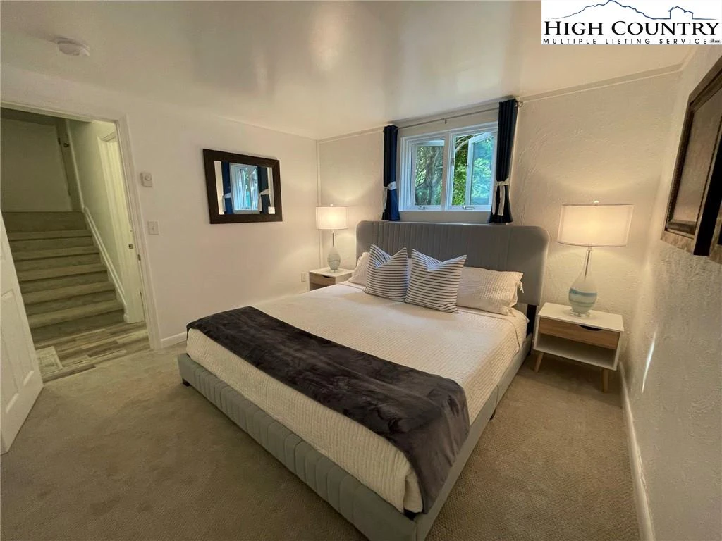 Image number 7 for the current listing
