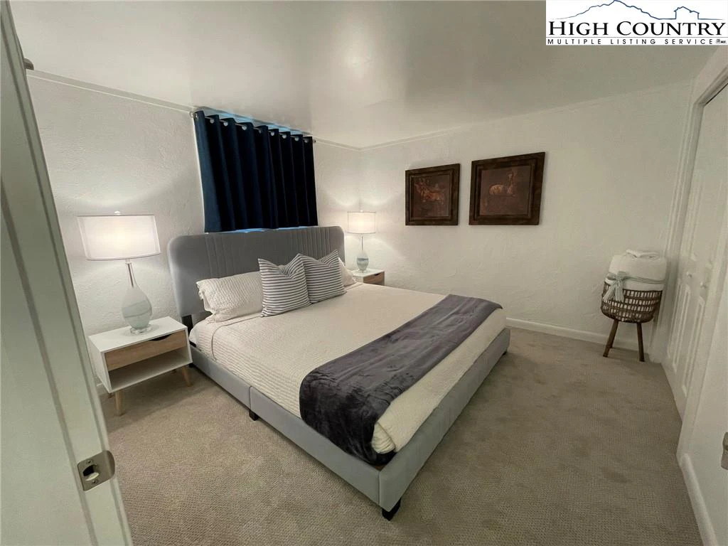 Image number 9 for the current listing