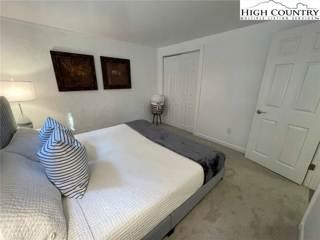 Image number 2 for the current listing