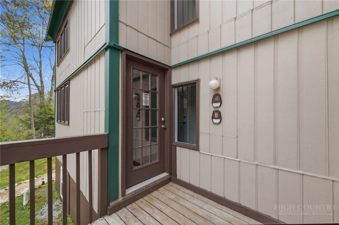 Image number 4 for the current listing