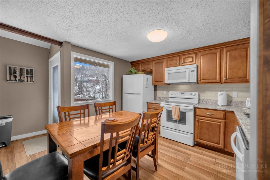 Image number 18 for the current listing
