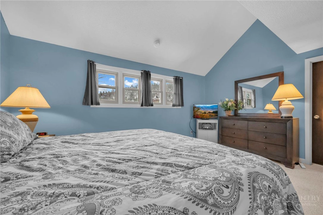 Image number 11 for the current listing