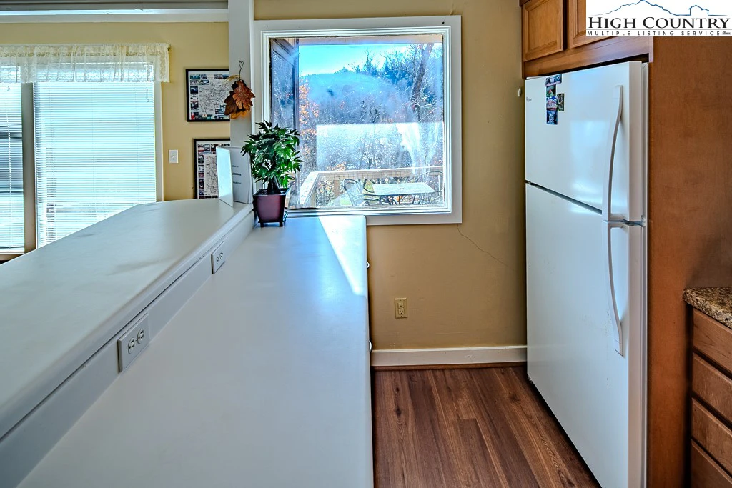 Image number 21 for the current listing