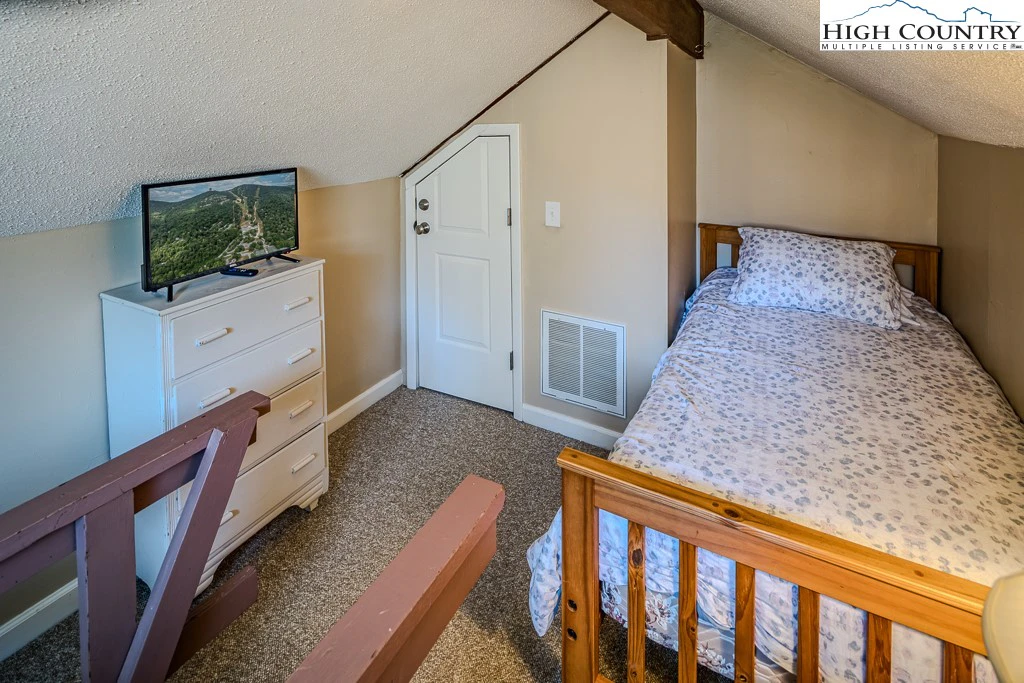 Image number 3 for the current listing