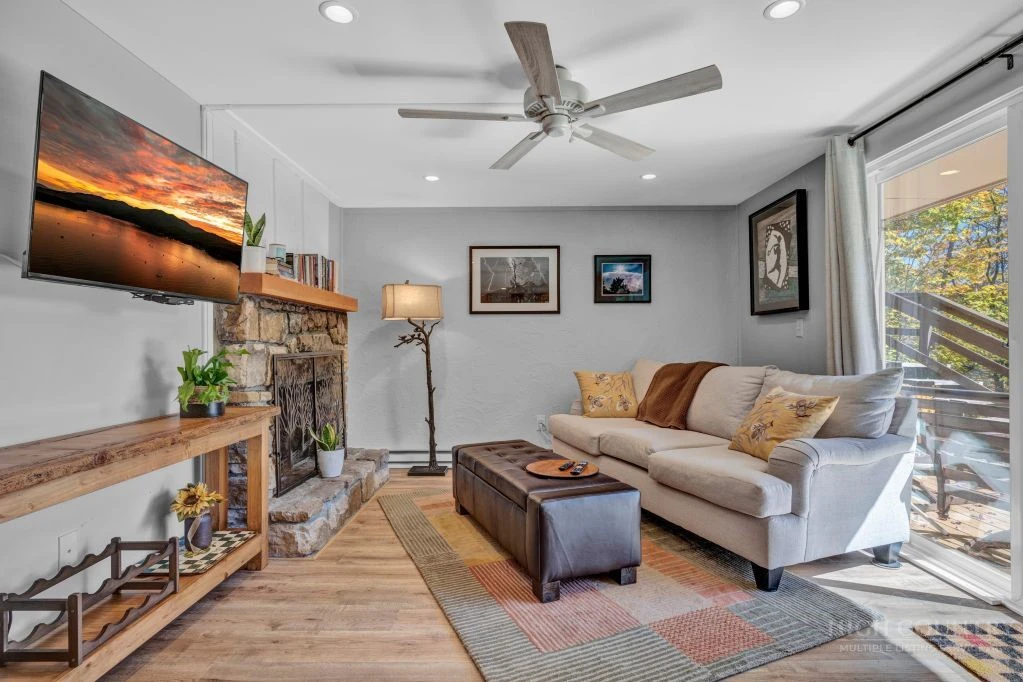 Image number 2 for the current listing