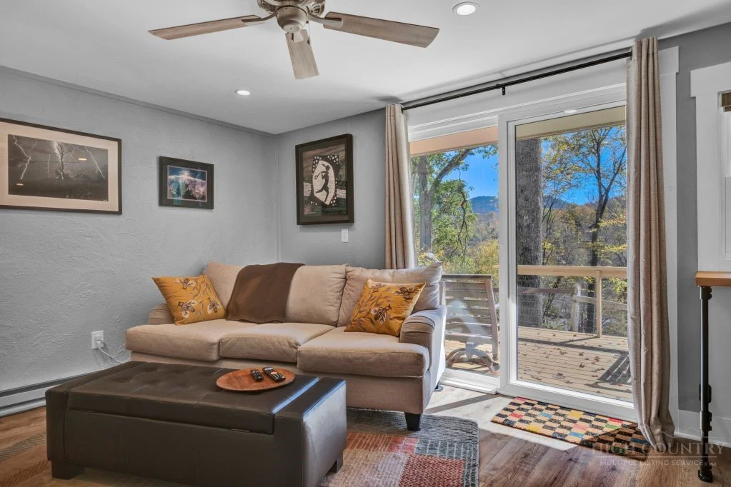 Image number 3 for the current listing