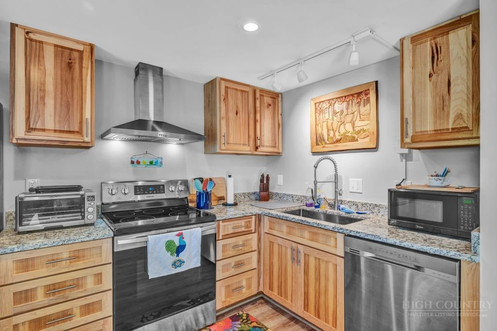 Image number 4 for the current listing