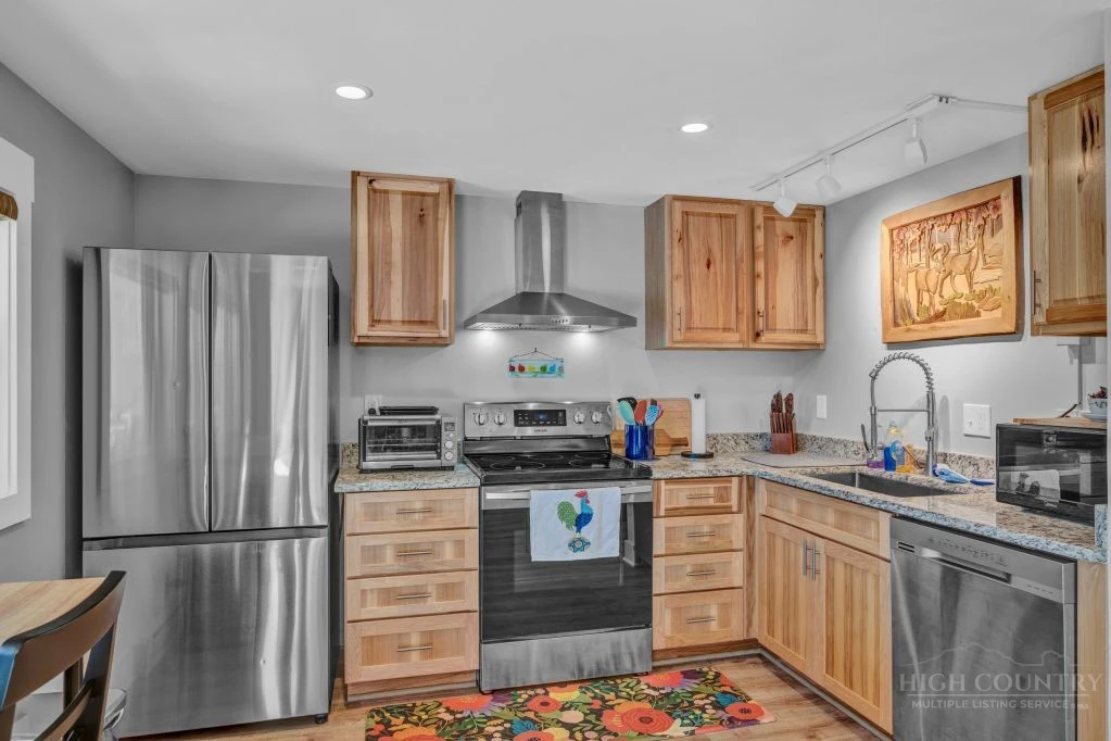 Image number 5 for the current listing