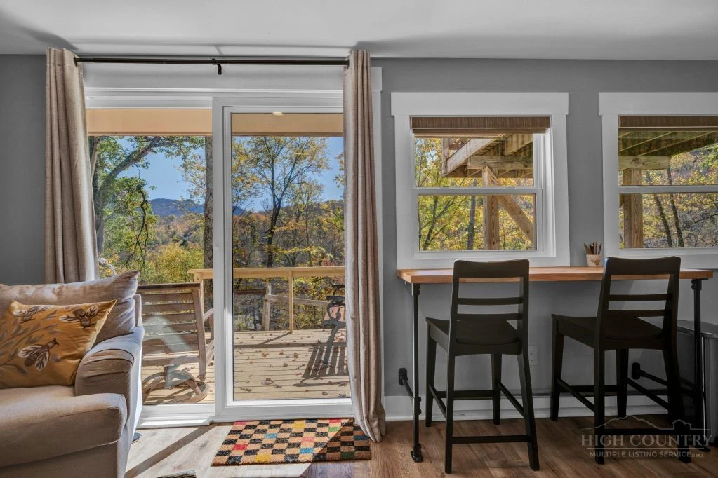 Image number 6 for the current listing