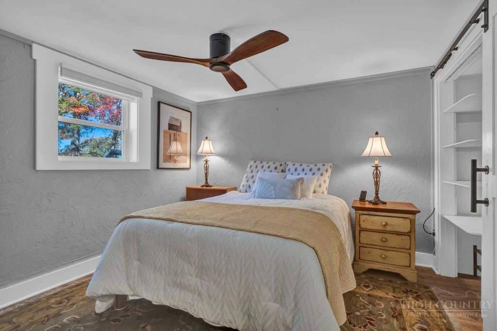 Image number 9 for the current listing