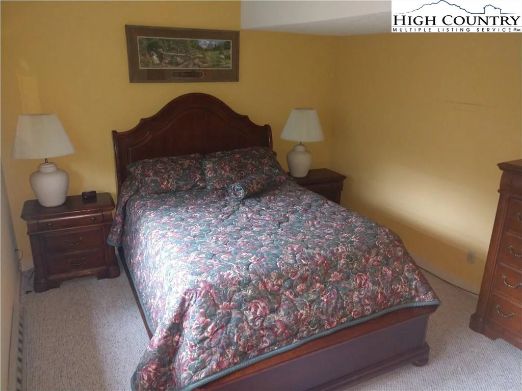 Image number 13 for the current listing