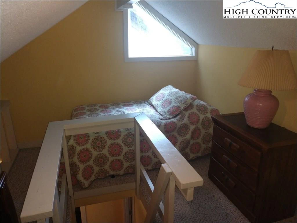 Image number 14 for the current listing