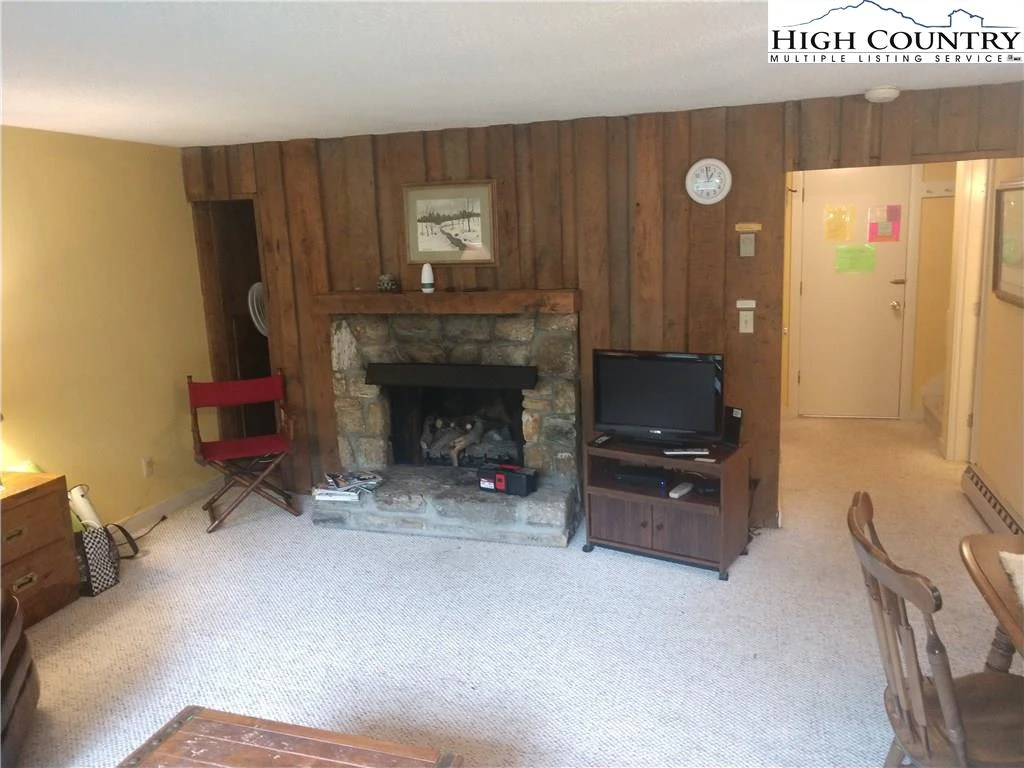 Image number 3 for the current listing