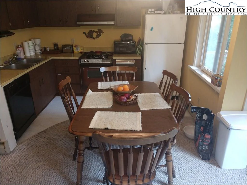 Image number 4 for the current listing