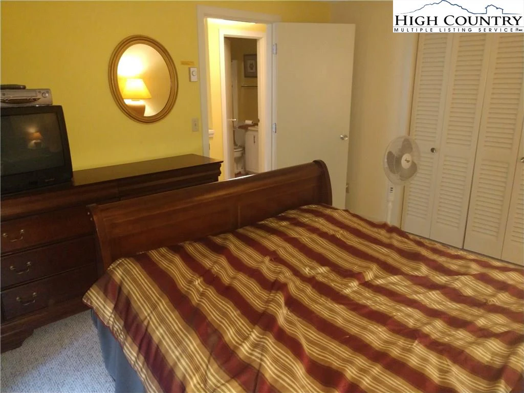 Image number 8 for the current listing