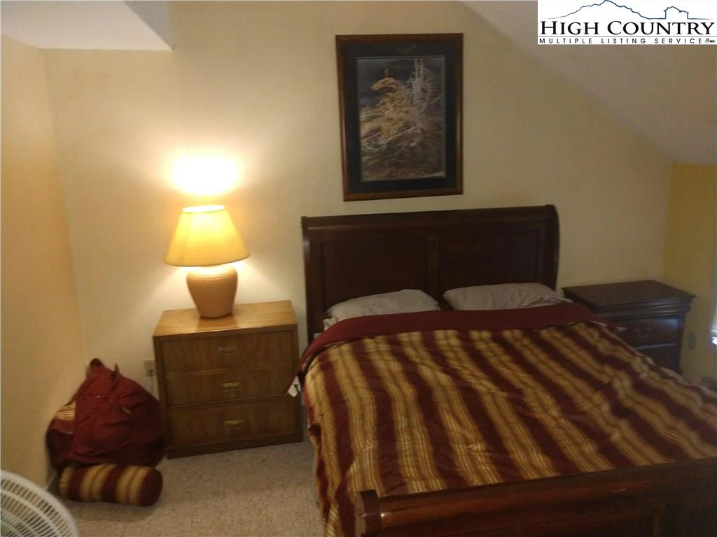 Image number 9 for the current listing