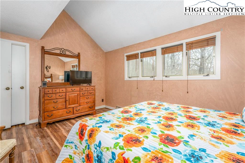 Image number 3 for the current listing