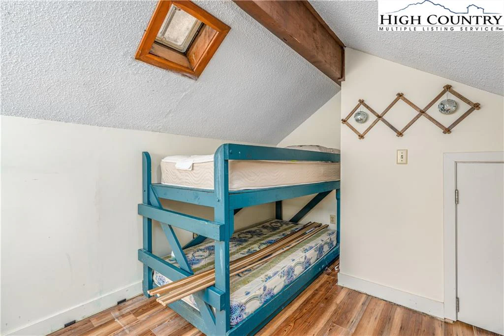Image number 4 for the current listing