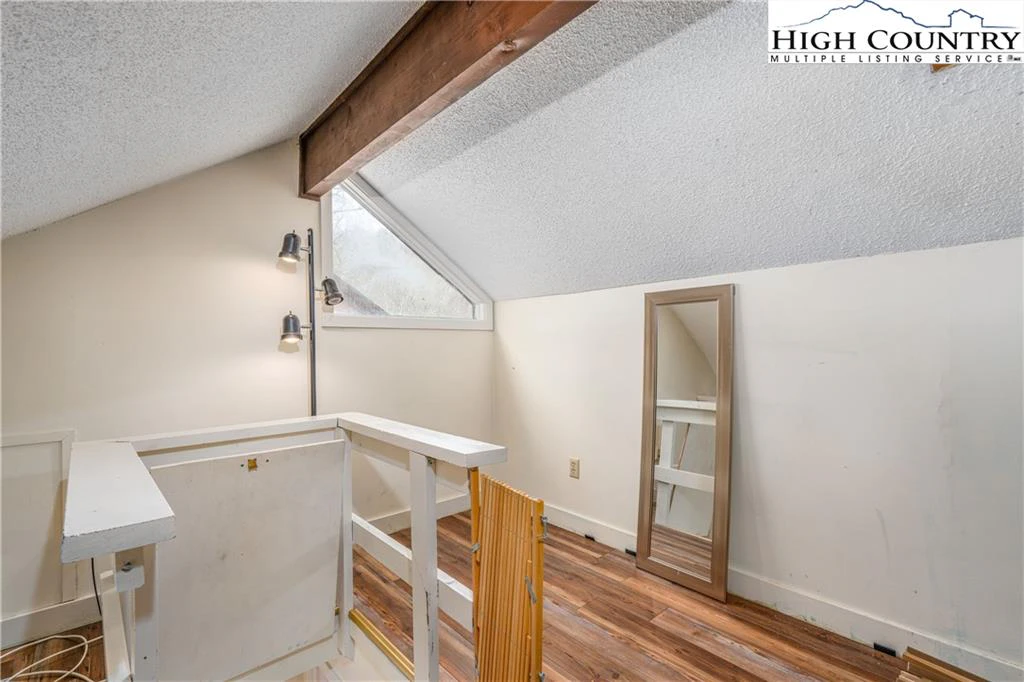 Image number 5 for the current listing