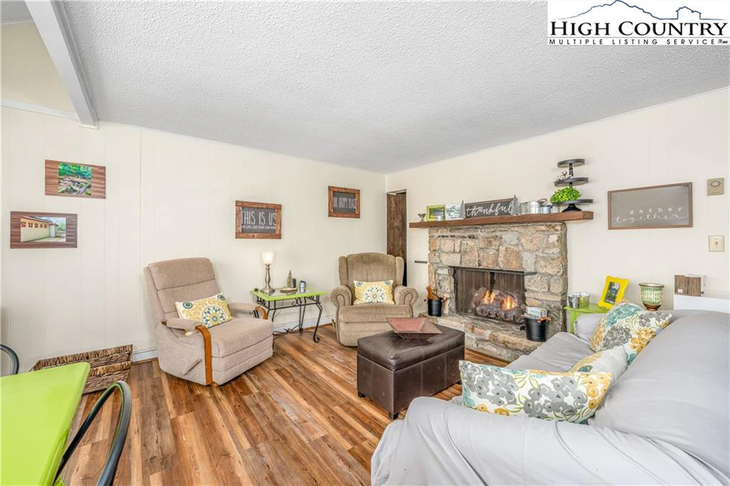 Image number 27 for the current listing