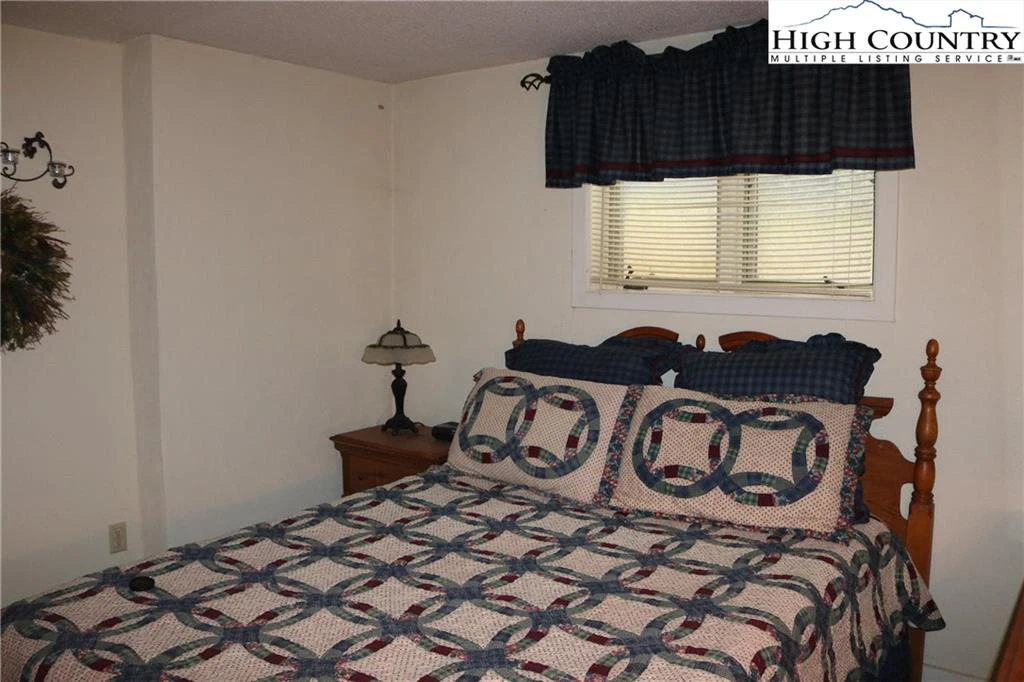 Image number 11 for the current listing
