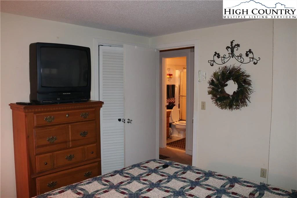 Image number 12 for the current listing