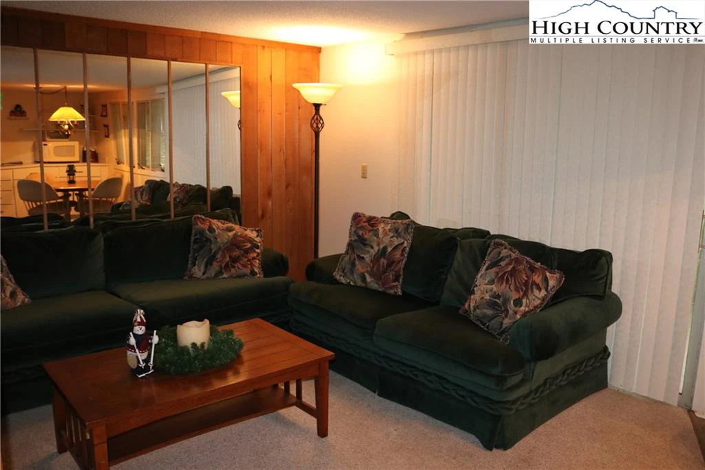 Image number 3 for the current listing