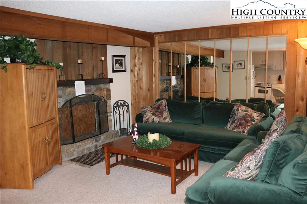 Image number 4 for the current listing
