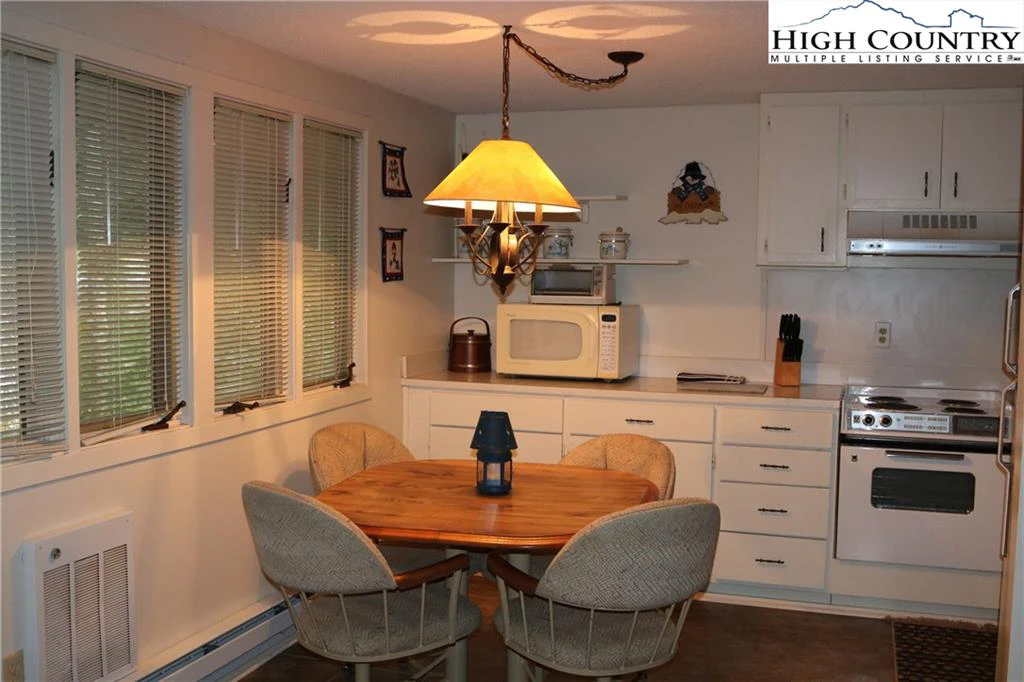 Image number 5 for the current listing