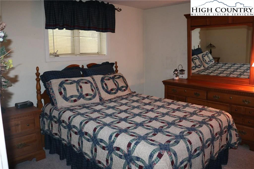 Image number 10 for the current listing