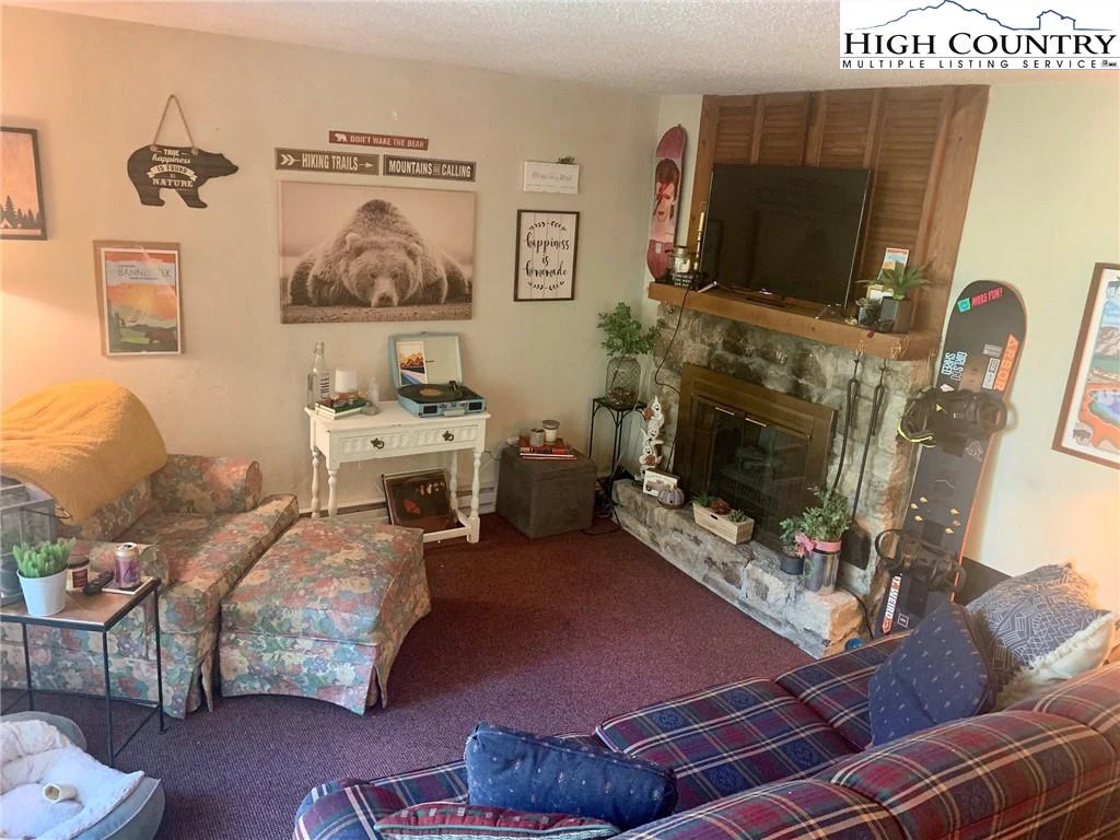 Image number 1 for the current listing