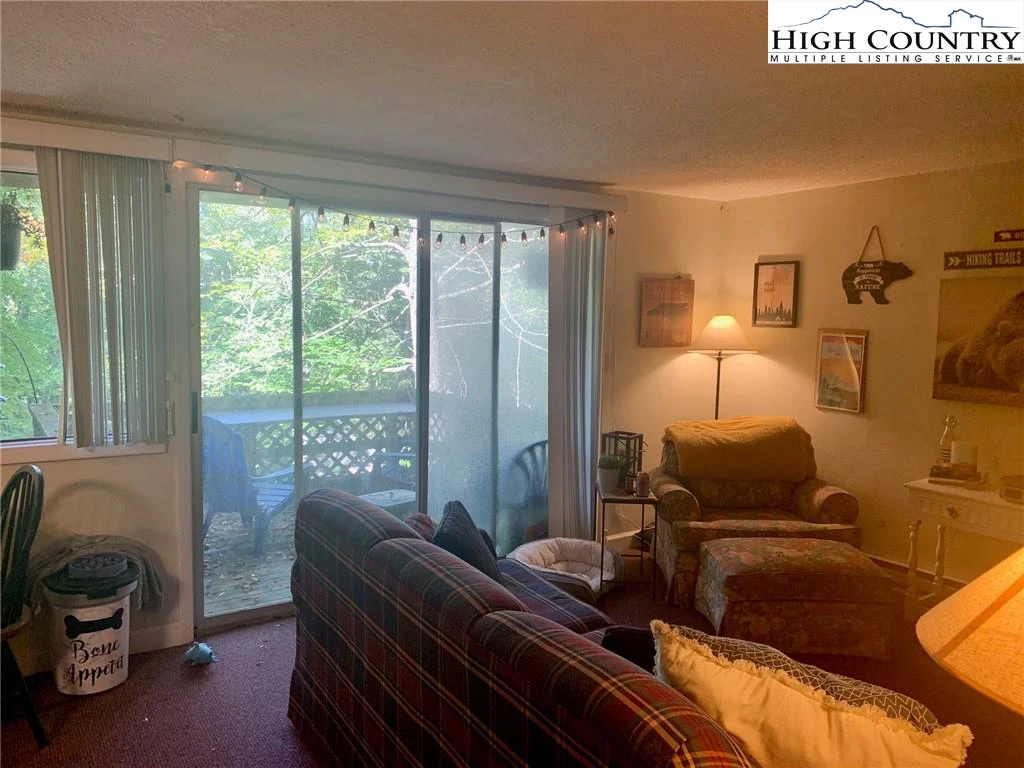 Image number 11 for the current listing