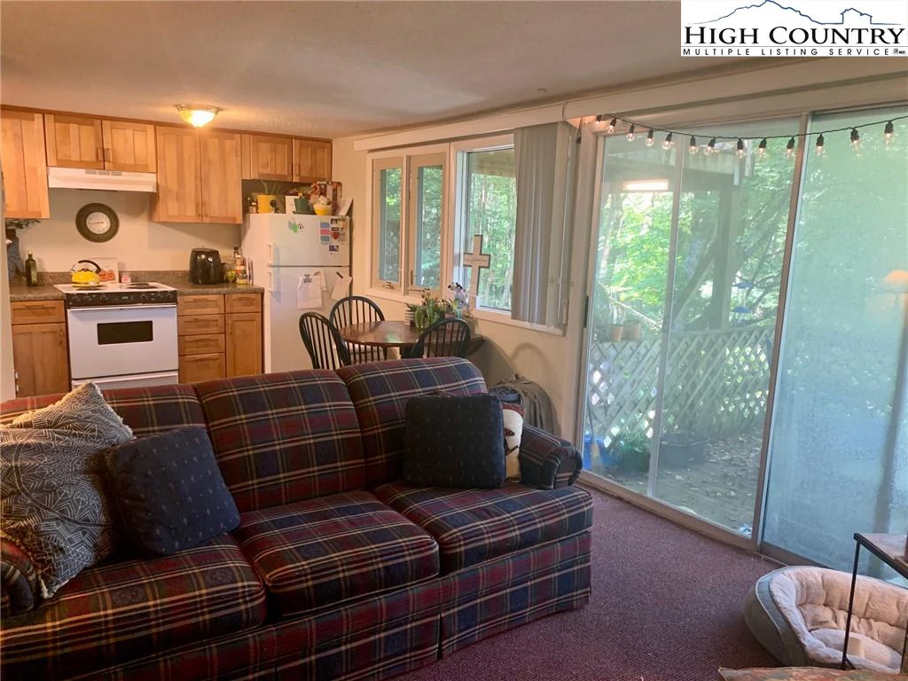 Image number 12 for the current listing