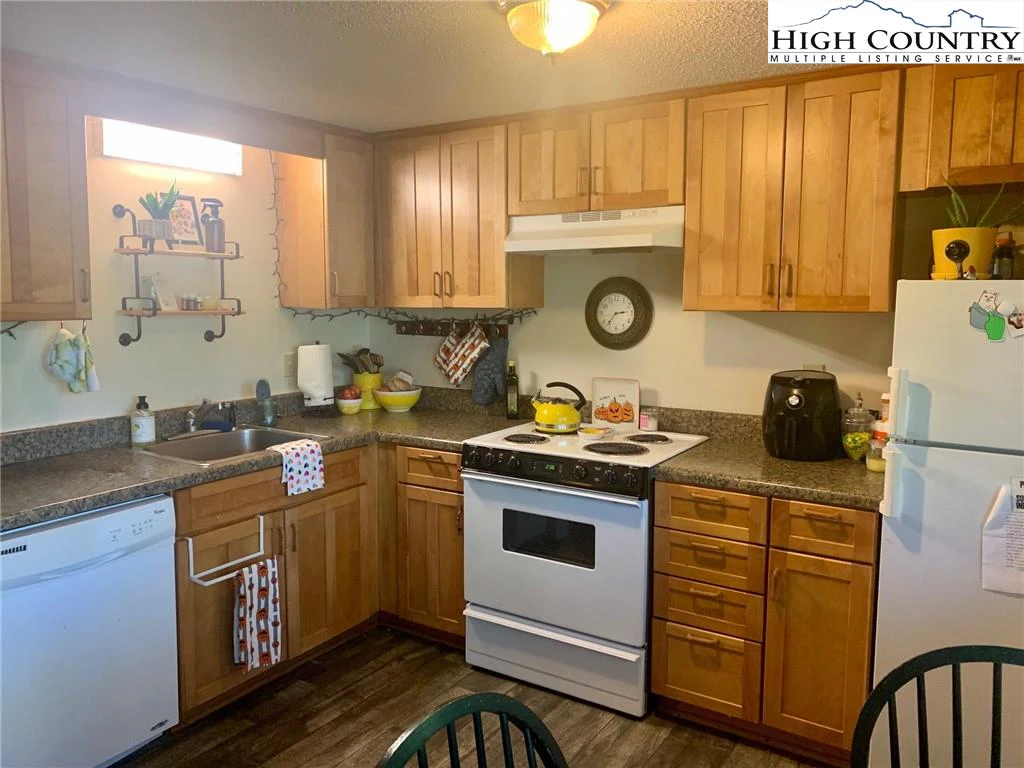 Image number 5 for the current listing