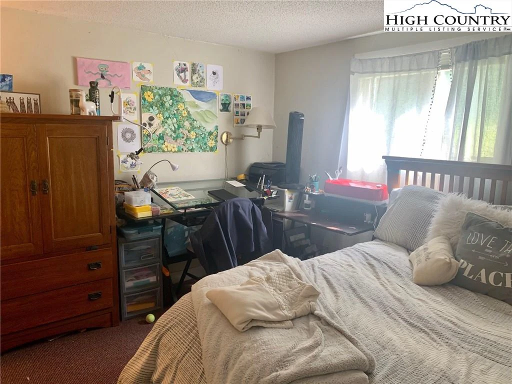Image number 9 for the current listing